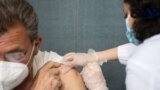 Patient Nicholas Renzetti, receives his first dose of the Moderna Covid-19 vaccine at a pop up vaccine clinic at the Jewish Community Center on April 16, 2021 in the Staten Island borough of New York City. (Photo by Angela Weiss / AFP)