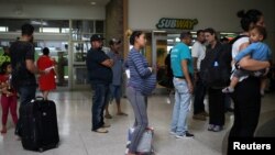 FILE - A pregnant woman from Honduras is released from detention with other undocumented immigrants at a bus depot in McAllen, Texas, July 28, 2018. 