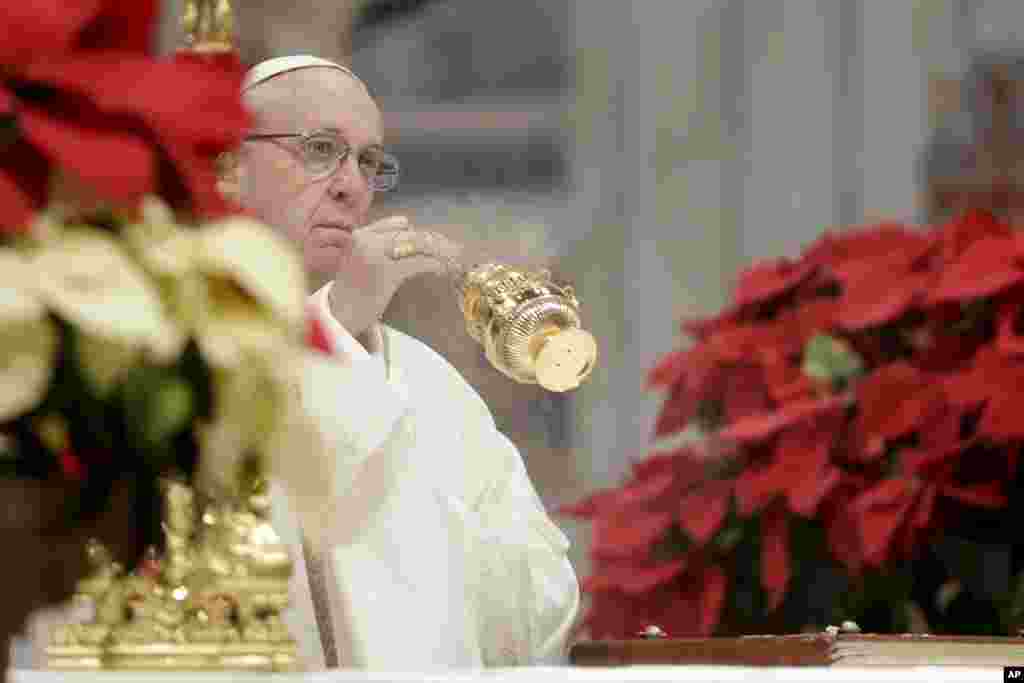 El papa Francisco durante la misa de la Epifanía en la basílica de San Pedro del Vaticano, el 6 de enero de 2019.