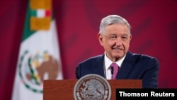 El presidente de México, Andrés Manuel López Obrador, habla con la prensa en el Palacio Nacional en Ciudad de México, el 29 de junio de 2020.