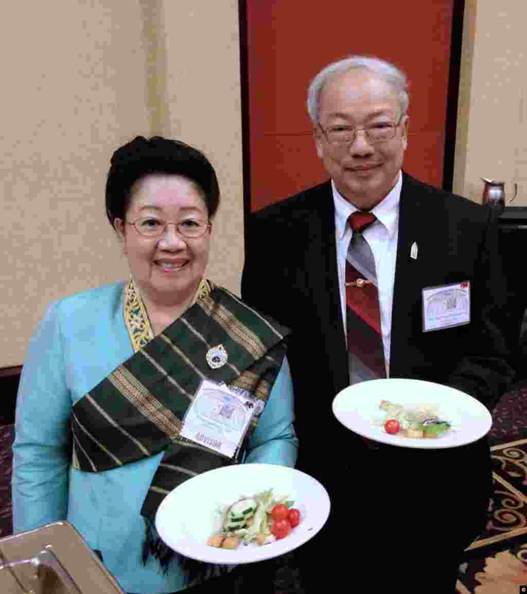 ທ່ານດຣ. ເຈົ້າອາຣຸນາ ເພັຊຣາຊ ພ້ອມ​ສາມີ