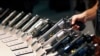 Warga Texas serahkan 793 senjata kepada aparat penegak hukum pada Sabtu (18/2). (Foto: Ilustrasi/AP)