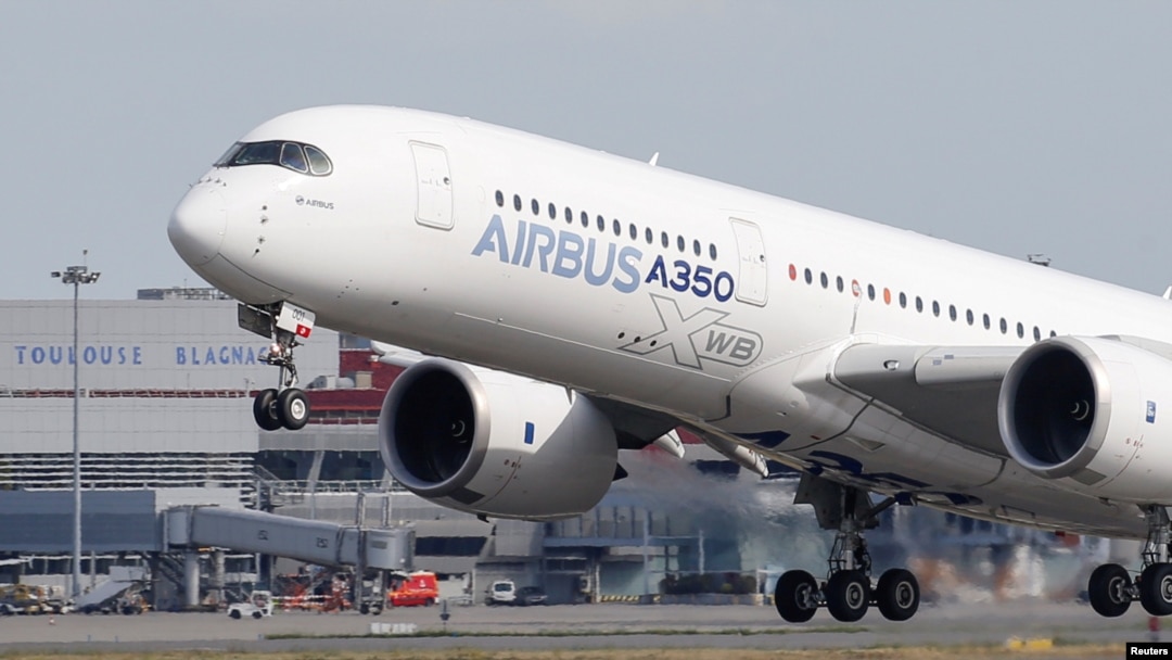 Pesawat jet Airbus A350 menggunakan mesin buatan Rolls-Royce. 