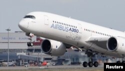 Pesawat jet Airbus A350 menggunakan mesin buatan Rolls-Royce. 