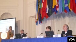 La mesa conformada por Irene Klinger, de OEA, Carlos Álvarez de OCDE, Ines Bustillo de CEPAL y Robert Devlin de OEA.