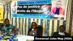 Les défenseurs des droits de l’homme en conférence de presse sur l’affaire Paul Chouta, le 2 septembre 2020 à Yaoundé. (VOA/Emmanuel Jules Ntap)