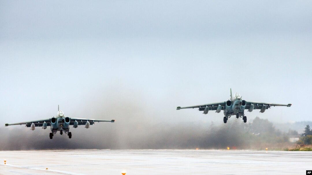 Máy bay Su-25 của Nga cất cánh tại căn cứ không quân Syria hôm 16/3/2016. Bộ Quốc phòng Nga hôm 18/9 cho biết một máy bay quân sự của họ bị Syria bắn rơi một cách không chủ ý.