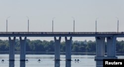 资料照片：赫尔松地区的安东诺夫斯基大桥。(2022年7月27日)