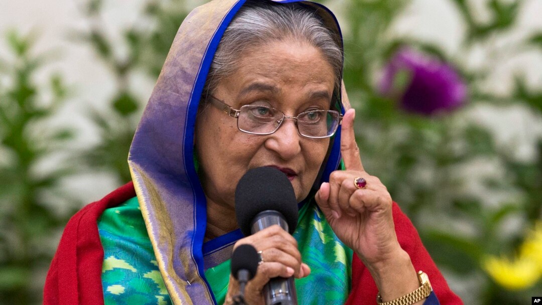 Perdana Menteri Bangladesh Sheikh Hasina yang terpilih kembali berbicara kepada para wartawan di Dhaka, Bangladesh, 31 Desember 2018.
