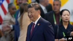 ARCHIVO - El presidente de China, Xi Jinping, llega a la reunión de líderes de la Cumbre del G20 en Río de Janeiro, el lunes 18 de noviembre de 2024.