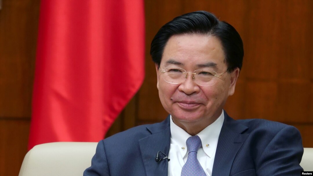 Menteri Luar Negeri Taiwan Joseph Wu berbicara dalam sebuah wawancara di Taipei, Taiwan, 6 November 2019. (Foto: Reuters/Fabian Hamacher)