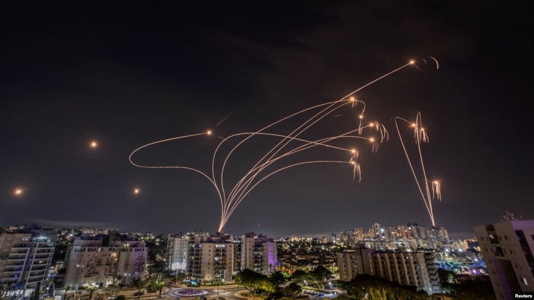 Mbrojtja ajrore izraelite duke interceptuar raketa mbi qytetin Ashkelon 