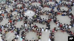 Students sit in circles during a Quran recital class on the first day of the holy fasting month of Ramadan at a school in Medan, North Sumatra, Indonesia, June 2016. (AP Photo/Binsar Bakkara)