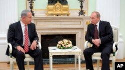 Tổng thống Nga Vladimir Putin (phải) và Thủ tướng Israel Benjamin Netanyahu hội đàm tại Moscow, Nga, 20/11/13