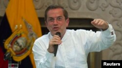 El canciller ecuatoriano Ricardo Patiño aseguró que respetarán los lineamientos del gobierno venezolano durante la visita de la comisión.