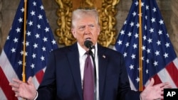 Presiden terpilih AS Donald Trump berbicara dalam konferensi pers di Mar-a-Lago, Florida, pada 7 Januari 2025. (Foto: AP/Evan Vucci)