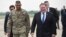 마이크 폼페오 미 국무장관이 13일 한국 평택 주한미군 오산 공군기지에 도착해 빈센트 브룩스 주한미사령관과 걷고 있다. 