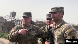Председатель Объединенного комитета начальников штабов США генерал Марк Милли встречается с американскими военными в Сирии. 4 марта 2023 года