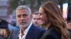 Džordž Kluni i Džulija Roberts na svetskoj premijeri filma "Karta za raj" u Londonu, u avgustu 2022 (FOTO: Scott Garfitt/Invision/AP)
