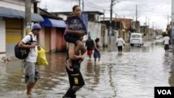 El gobernador del estado de Río de Janeiro, Sergio Cabral, pidió a la Armada enviar helicópteros para transportar a los rescatistas.