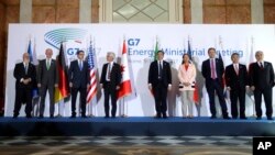 Lors de la réunion G7 : le commissaire européens Miguel Arias Canete, et les ministres de l'énergie dont l'Allemand Rainer Baake, l'Américain Rick Perry, le Canadien James Gordon Carr, l'Italien Carlo Calenda, la Française Ségolène Royal, le 10 avril 2017.