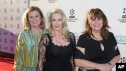 Heather Menzies-Urich,izquierda, Kym Karath (centro) y Debbie Turner, tres de las artistas originales de "La novicia rebelde" durante un evento en 2015.