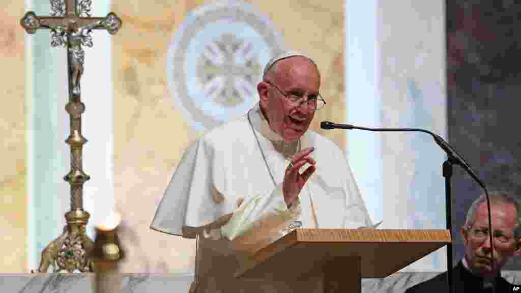 Le pape François parle aux évêques américains dans la cathédrale St Mathieu, Washington, 23 septembre 2015 