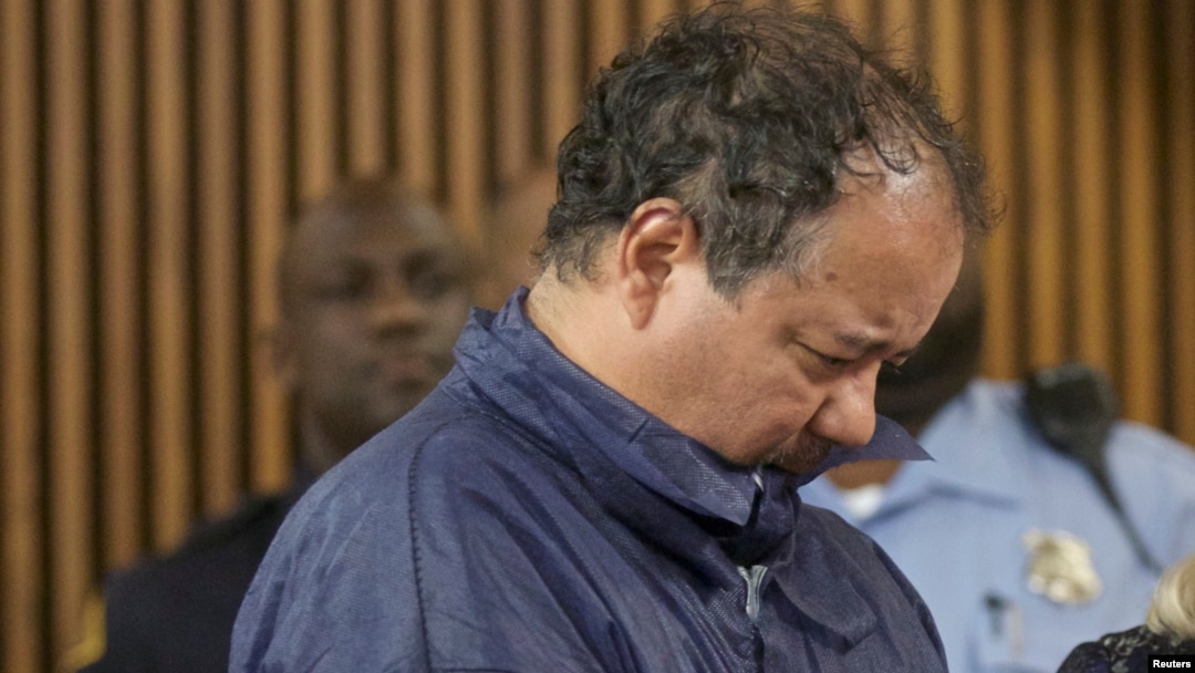 Ariel Castro saat tampil di pengadilan Cleveland, Ohio (9/5). Castro terbukti merupakan ayah dari anak perempuan seorang sandera. 