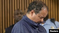 Ariel Castro saat tampil di pengadilan Cleveland, Ohio (9/5). Castro terbukti merupakan ayah dari anak perempuan seorang sandera. 