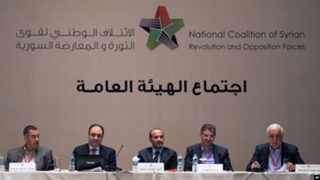 Koalisi Nasional Suriah saat menggelar pertemuan di Istanbul, Turki, 13 September 2013 (Foto: dok). 