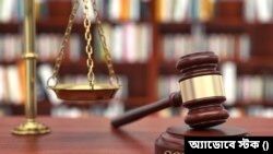বইয়ের লেখক হিসেবে মালিকানা নিয়ে কপিরাইট অফিসের সিদ্ধান্তের বিষয়ে জারি করা রুল খারিজ করেছেন হাইকোর্ট। (ছবি-আডোবে স্টক) 