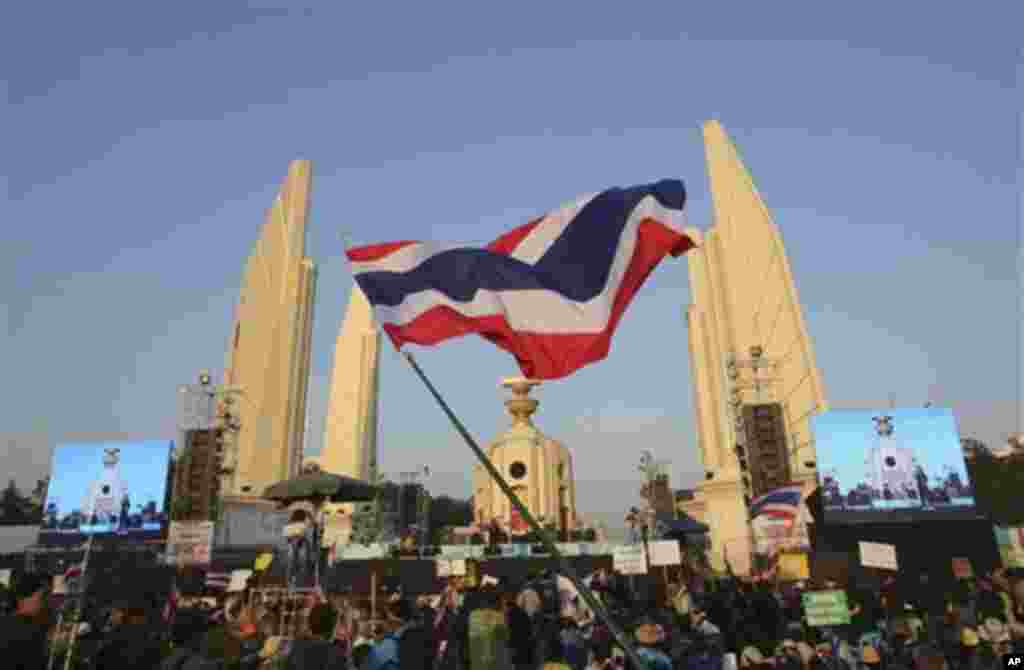 Anti-government protesters gather in front of the Democracy Monument during a rally in Bangkok, Thailand, Sunday, Dec. 1, 2013. 2013. Aggressive political protests in the Thai capital turned violent late Saturday with at least one man killed and several w