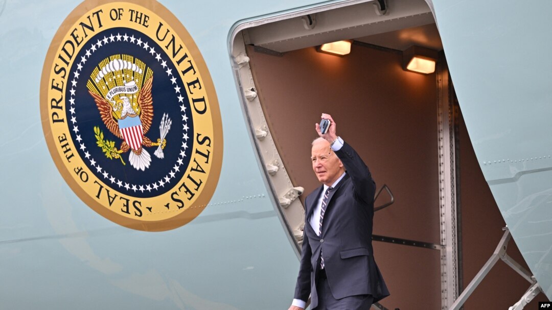 Кампањата на Бајден повторно го позиционира Трамп како опасност за самата демократија