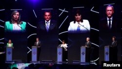 Los candidatos a la presidencia de Argentina se enfrentan en un debate el 1 de octubre de 2023.