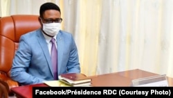 Désiré-Cashmir Eberande Kolongele akosala na ebonga ya directeur ya cabindet ya président Félix Tshisekedi na esika ya Vital Kamerhe, Kinshasa, 5 mai 2020. (Facebook/Présidence RDC)