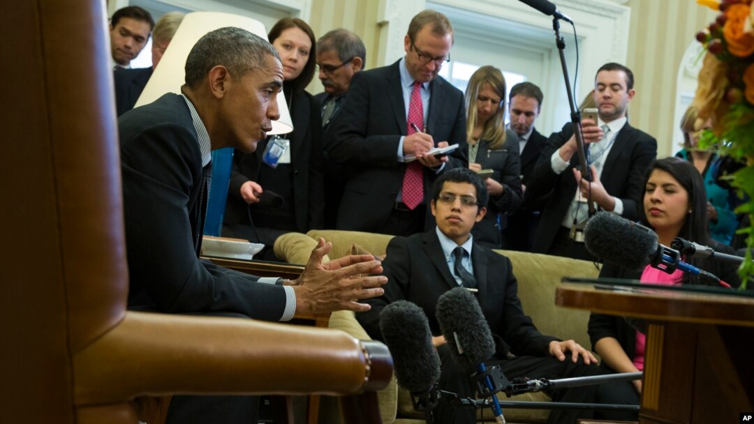 Presiden Obama hari Rabu (4/2) di Gedung Putih bertemu dengan enam anak muda yang dibawa secara illegal ke AS.