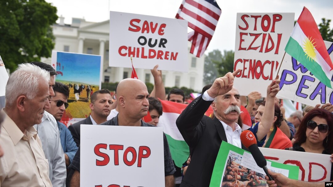 Warga Kurdistan di Amerika melakukan demonstrasi anti ISIS di depan Gedung Putih, Washington DC, 9/8/2014.
