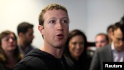 El Cofundador de Facebook, Mark Zuckerberg, asegura que grandes compañías, como la que dirige, necesitan de los inmigrantes especializados para sostener el desarrollo tecnológico de sus empresas.