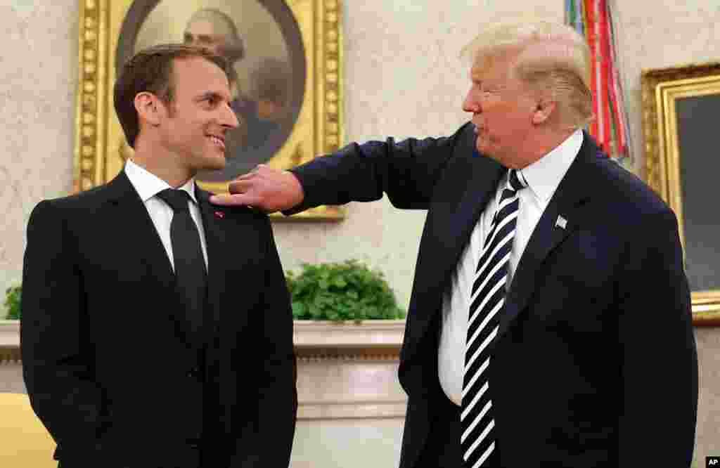 Le président Donald Trump lors de sa rencontre avec le président français Emmanuel Macron dans le bureau ovale de la Maison Blanche, à Washington, le 24 avril 2018.