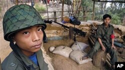 Two young ethnic Karen boys guard a military post at New Manerplaw, Burma, Jan 31, 2004 (File Photo)