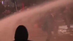 土耳其警察用催淚瓦斯和水砲驅散抗議者
