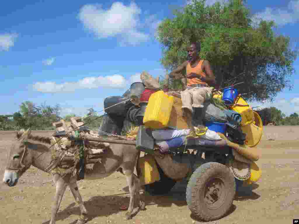 Dad ka qaxaya dagaalka Afgooye