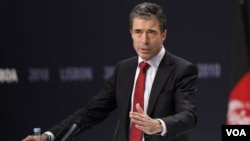 Sekjen NATO Anders Fogh Rasmussen berbicara pada KTT NATO di Lisabon, Portugal.