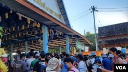 Myanmar migrants in Maesod receiving Covid 19 vaccination 