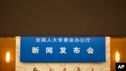 Para pejabat China dalam konferensi pers Panitia Tetap Kongres Rakyat Nasional (NPC) di Beijing,31 Agustus 2014.