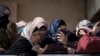 Mujeres palestinas en el funeral de un palestino de 27 años que murió en Cisjordania baleado por un colono israelí, el 12 de febrero de 2023.