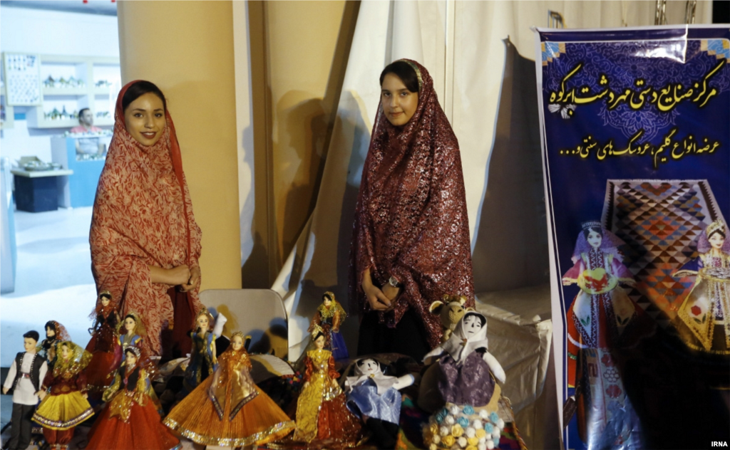 مراسم شب‌های فرهنگی شهر جهانی یزد در محل فضای باز برج میلاد تهران در حال برگزاری است. عکس: مهدی جعفری