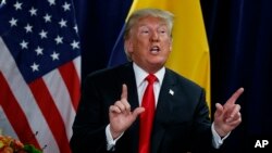 El presidente Donald Trump responde una pregunta de los periodistas sobre el candidato a la Corte Suprema Brett Kavanaugh durante una reunión con el presidente colombiano Iván Duque en la Asamblea General de las Naciones Unidas, el martes 25 de septiembre de 2018 en la sede de la ONU. (AP Photo / Evan Vucci)