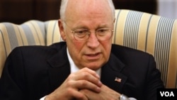 Cheney no dejó de mencionar que durante el gobierno de George Bush, Irán e Irak formaban parte del “eje del mal”.