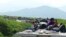 Los migrantes se montan en "La Bestia" para cruzar la frontera de México rumbo a EE.UU.